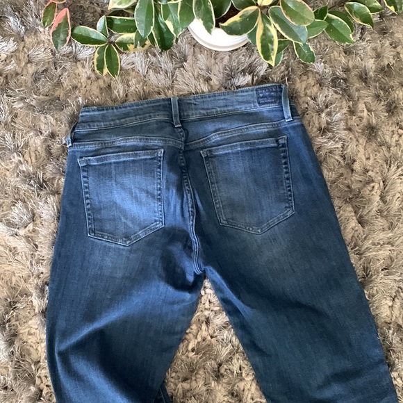Guess distressed jeans. - Picture 6 of 6